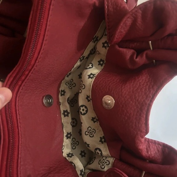 Chic Burgundy Shoulder Bag - Picture 4 of 5